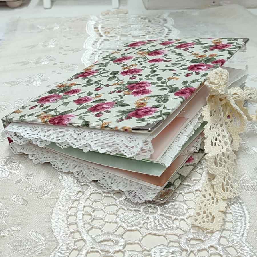 Cuento con muñecas de papel para jugar • Evaninas Cuento con muñecas recortables y vestidos de papel hecho a mano por Evaninas.