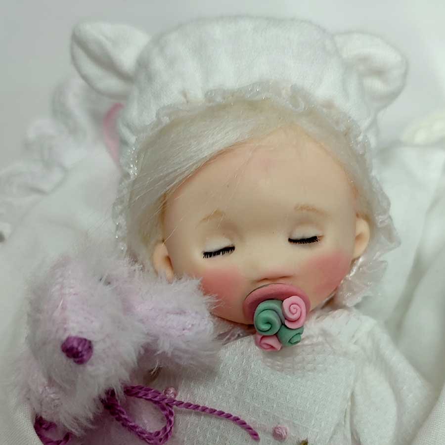 Muñeca bebé hecha a mano • Evaninas Muñequita bebé con perrito hecho por Evaninas.