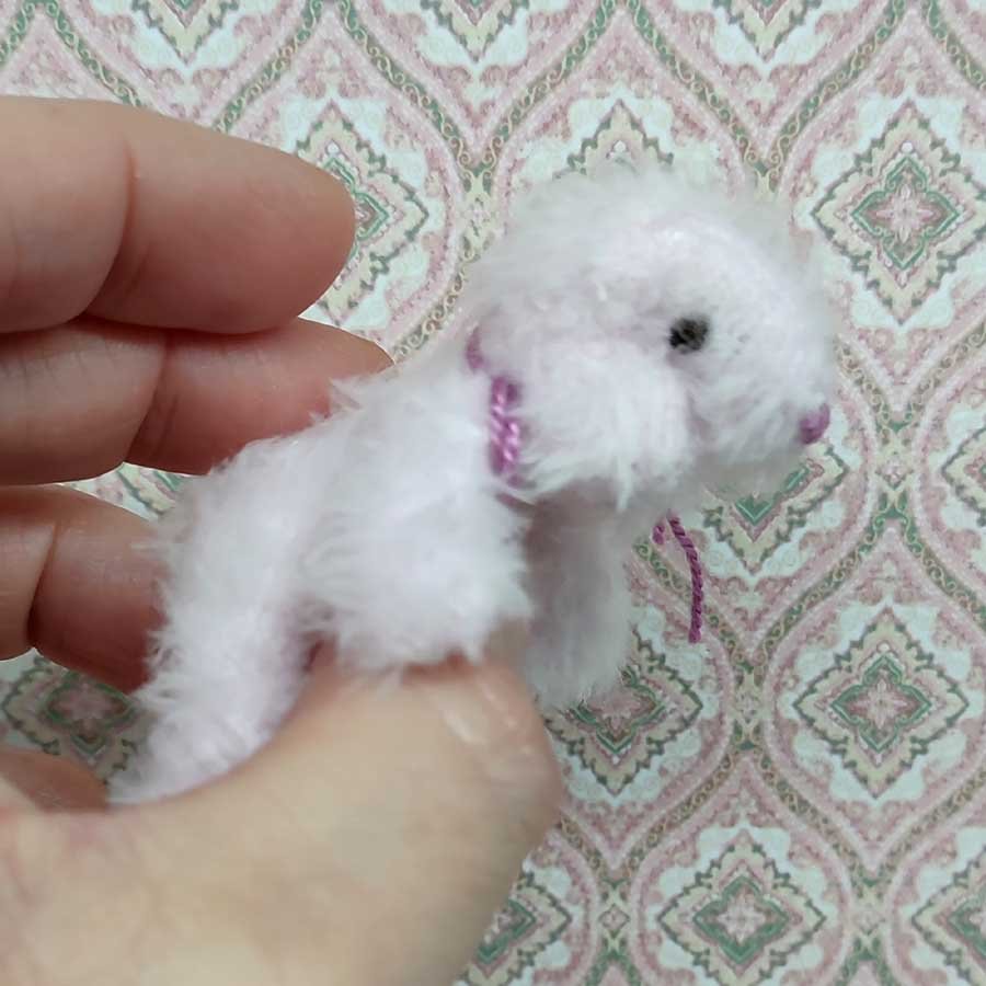 Muñeca bebé hecha a mano • Evaninas Mini perrito de peluche para acompañar a muñeca bebé hecho a mano por Evaninas.