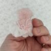 Muñeca erizo con cuerpo de tela y cabeza de porcelana hecha a mano por Evaninas.