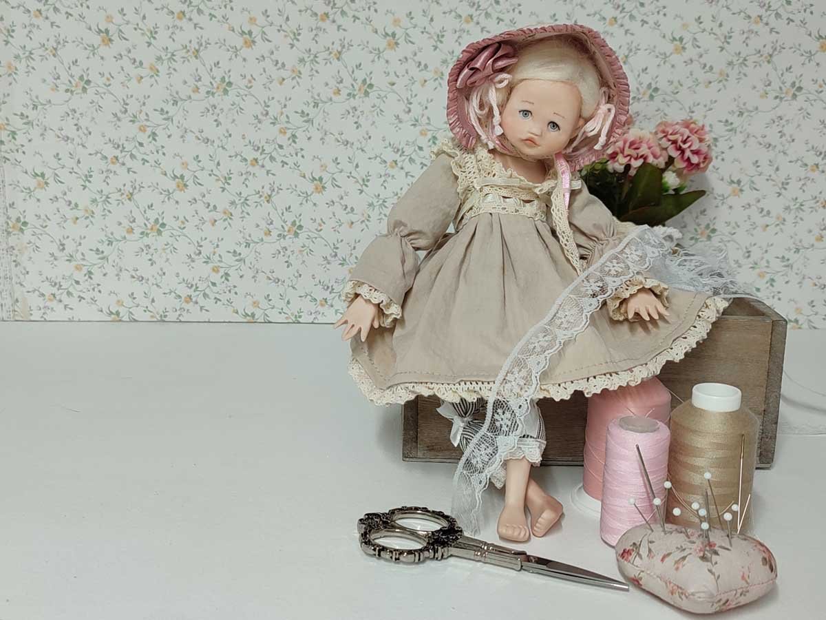 web Muñeca hecha a mano con puntillas de Evaninas.