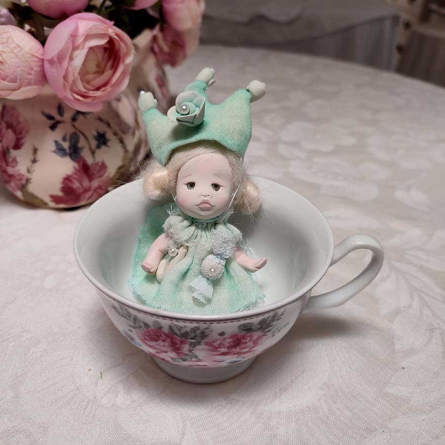 Muñeca Articulada • Evaninas Muñeca pequeña articulada hecha a mano por Evaninas.