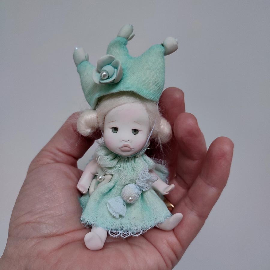 Muñeca Articulada • Evaninas Muñequita de 11 cm. hecha a mano por Evaninas.