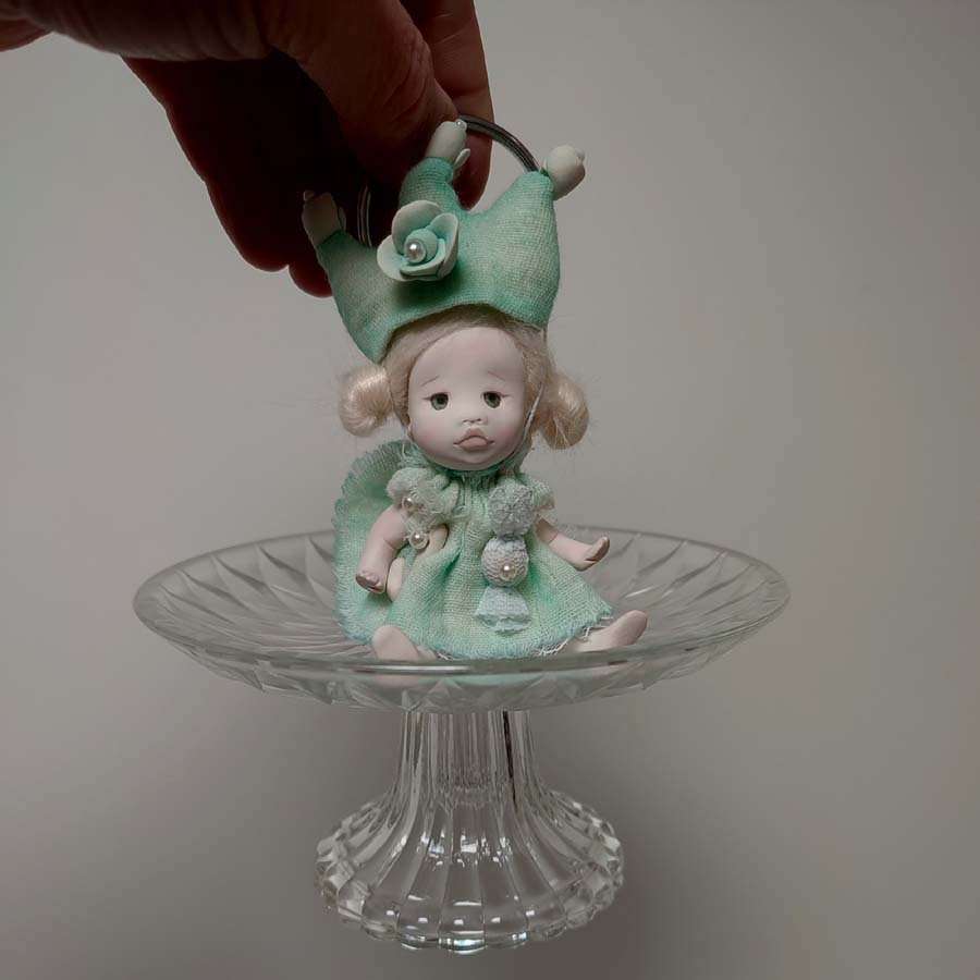 Muñeca Articulada • Evaninas Muñequita decorativa de arcilla blanca hecha a mano por Evaninas.