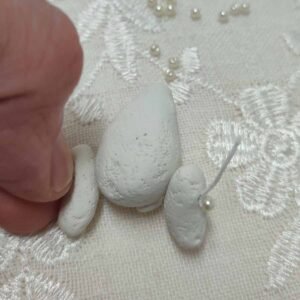 Artículo explicativo para unir piezas de muñeca por Evaninas.