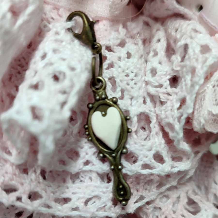 Muñeca Rosa Antiguo • Evaninas Vestido de muñeca con volantes hecho a mano por Evaninas.