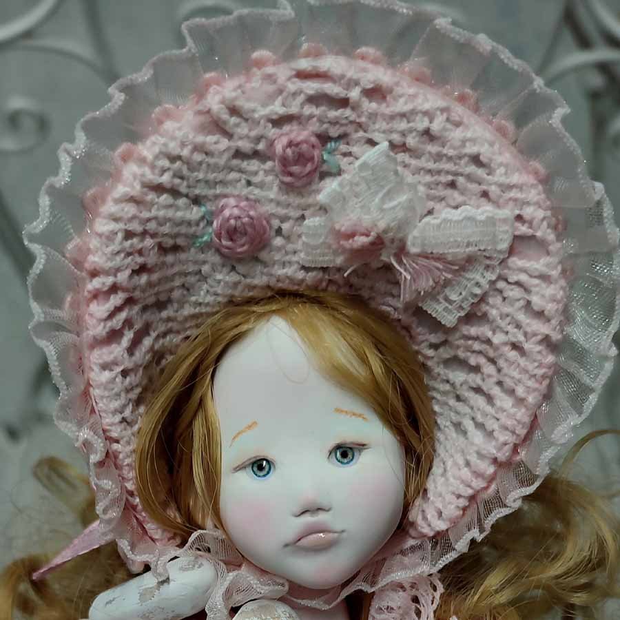 Muñeca Rosa Antiguo • Evaninas Gorro de época para muñeca hecho a mano por Evaninas.