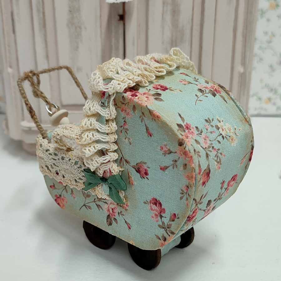 Cochecito de Muñeca Decorativo hecho a mano por Evaninas.