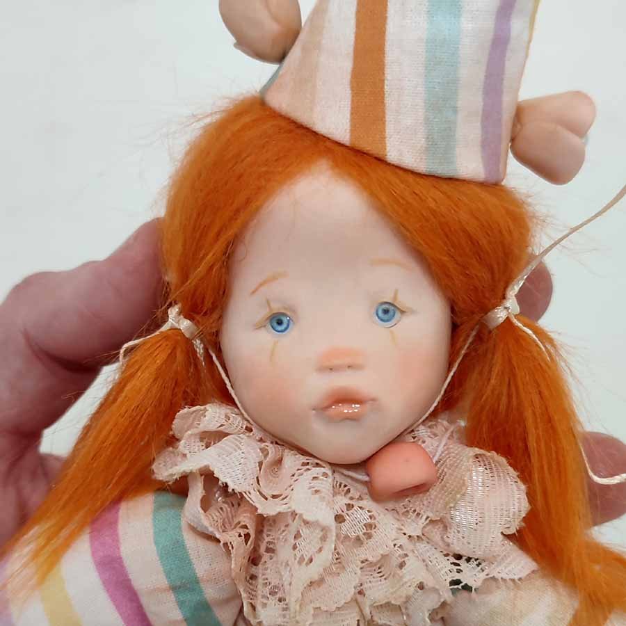 Muñeca Payaso Pelirroja • Evaninas Cabeza de muñeca pelirroja con coletas hecha a mano por Evaninas.