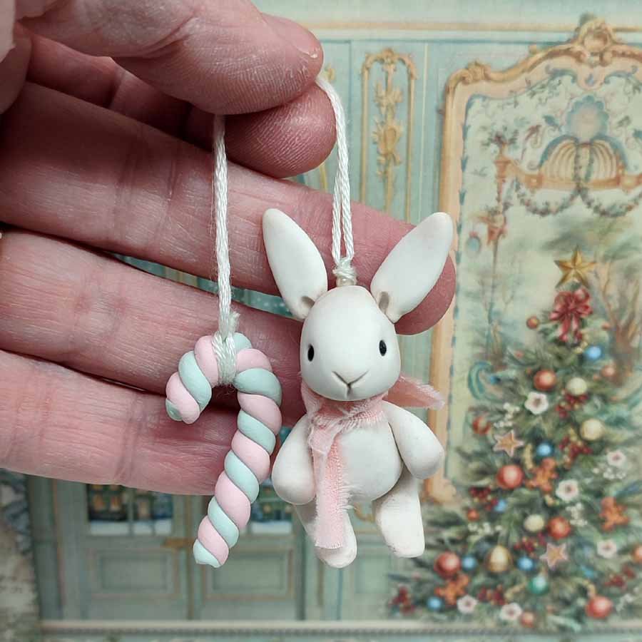 Evaninas muñecas hechas a mano • Evaninas Conejito Blanco para Colgar de arcilla hecho a mano por Evaninas.