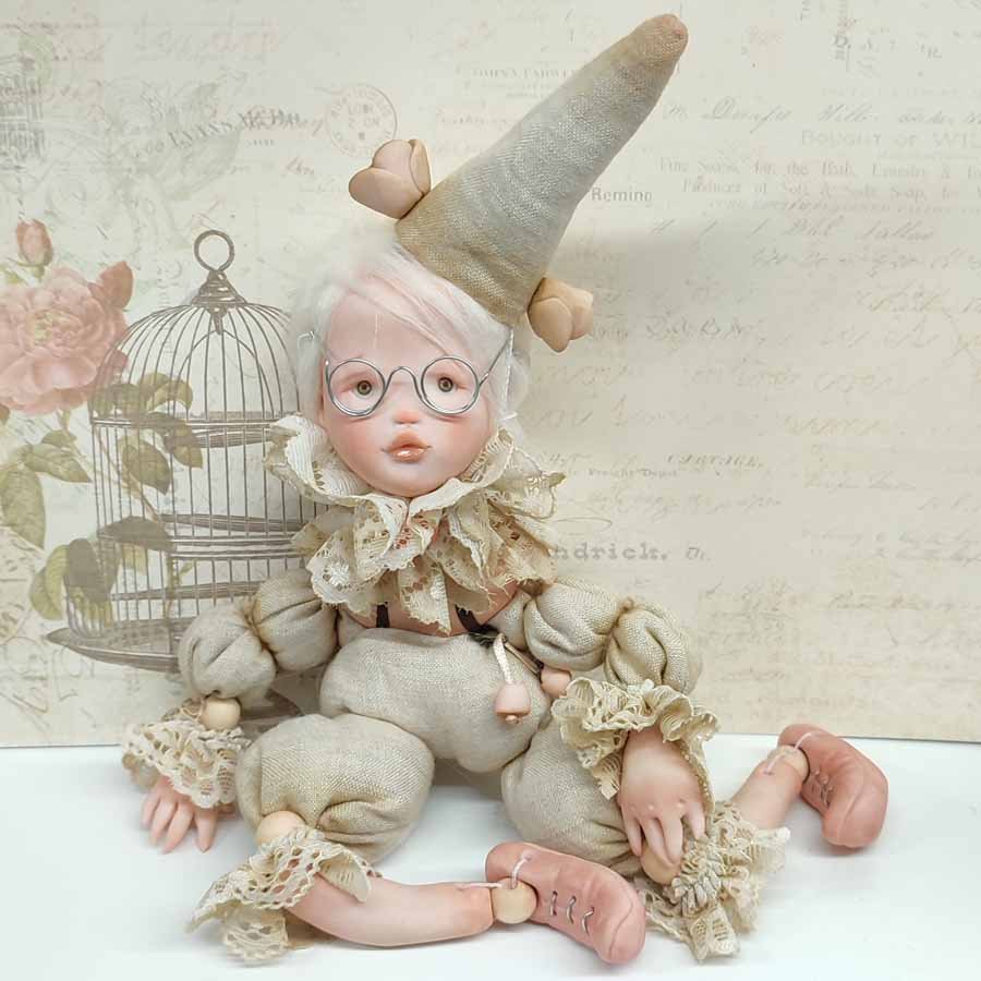 Muñeca Payaso con Cuerpo de Lino hecha a mano por Evaninas.