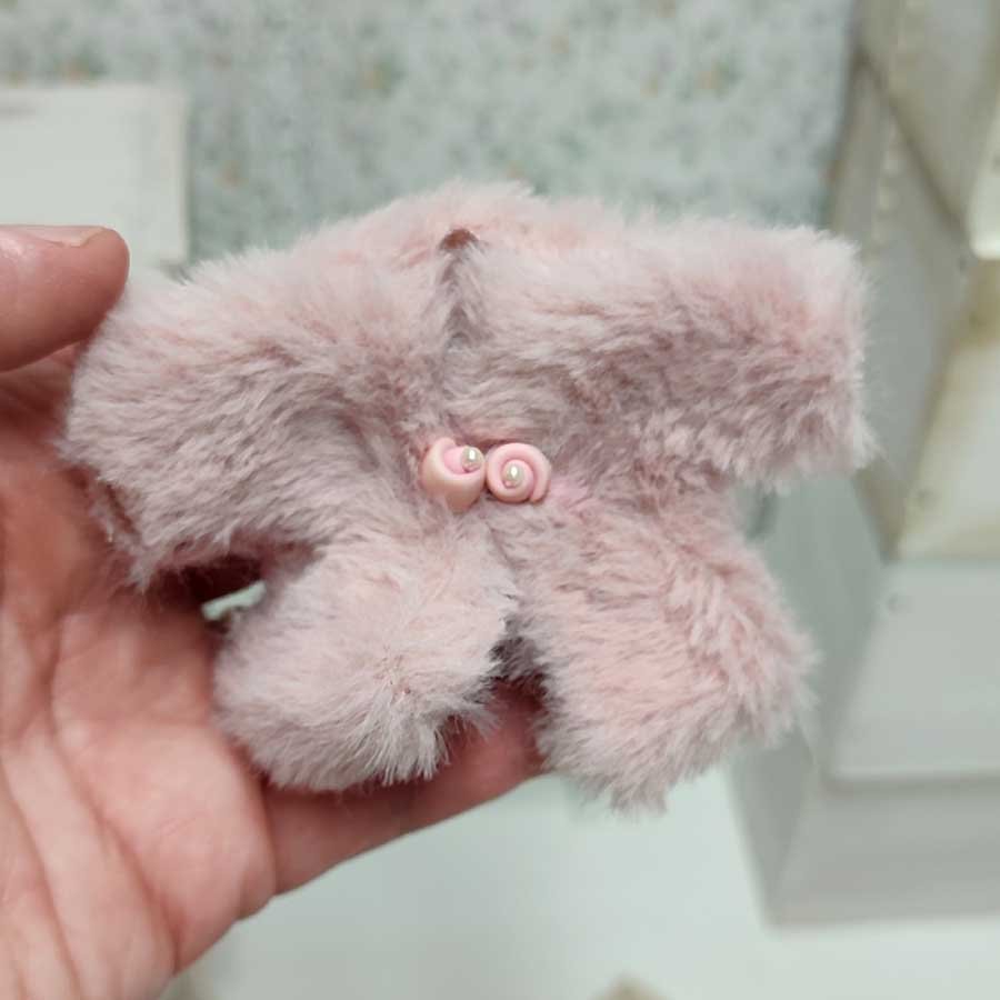 Muñeca con Abrigo • Evaninas Abriguito peludo para muñeca de Evaninas.