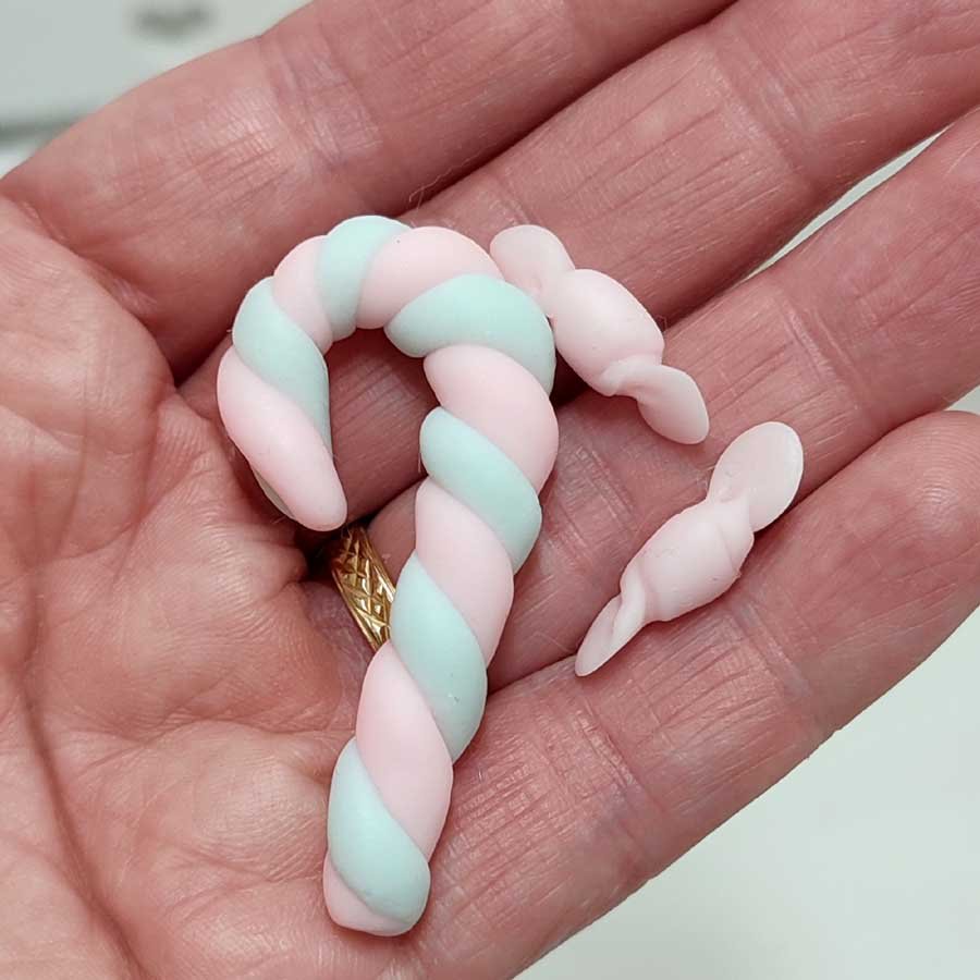 Muñeca con Abrigo • Evaninas Dulces para muñeca de porcelana fría. De Evaninas.