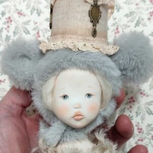 Muñeca con Orejas de ratón hecha a mano por Evaninas.