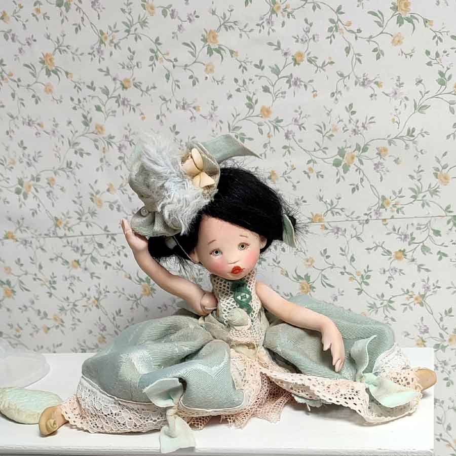 Muñeca con Gorro Rococó • Evaninas Muñeca rococó de Evaninas.