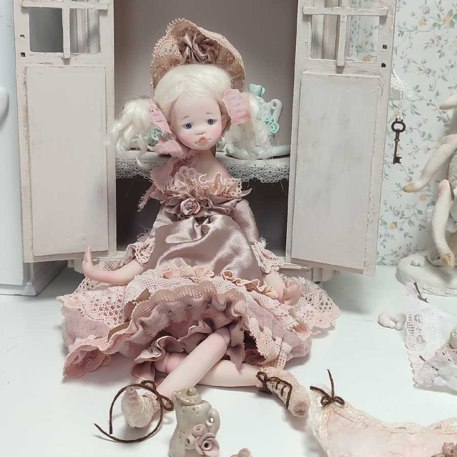 Muñeca con Vestido Rosado • Evaninas Muñeca con vestido rosado hecha a mano por Evaninas.