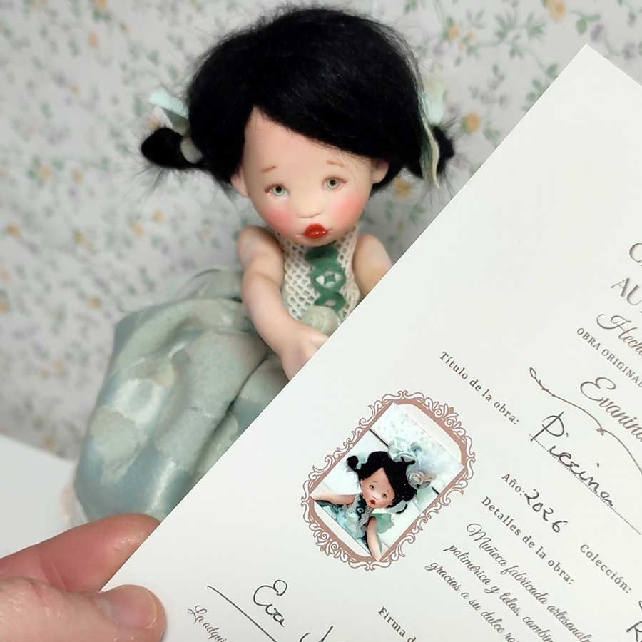 Muñeca con Gorro Rococó • Evaninas Certificado para muñeca Pierina de Evaninas.