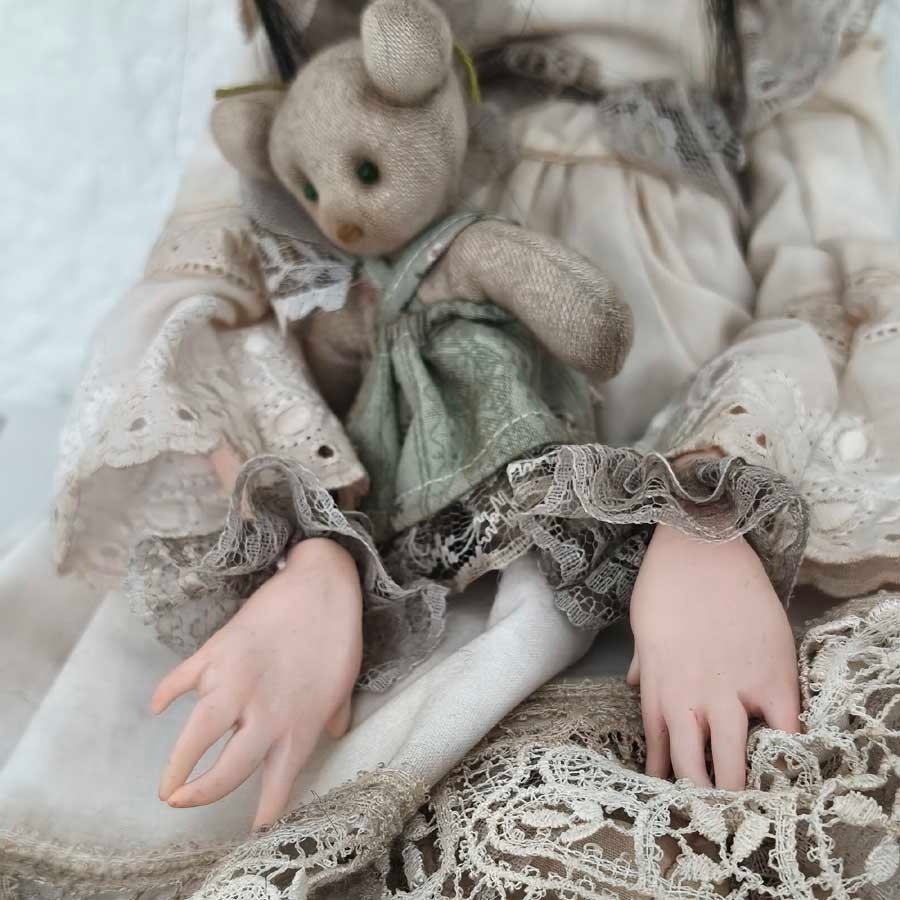 Muñeca con Vestido Empolvado • Evaninas Manos de arcilla modeladas por Evaninas.