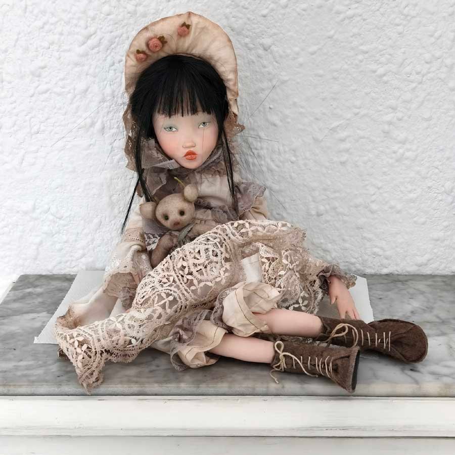 Muñeca con Vestido Empolvado • Evaninas Muñeca de la colección Encanto Empolvado de Evaninas.