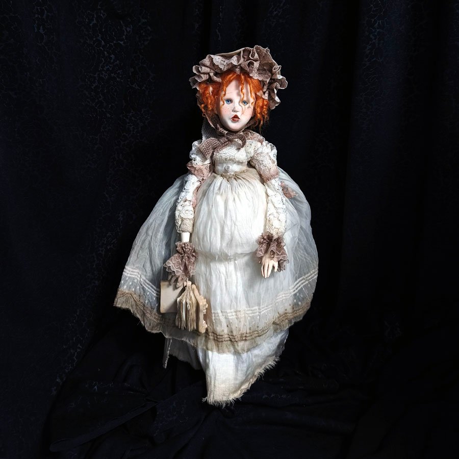 Muñeca con Bonete de Canesú • Evaninas Muñeca con vestido envejecido de estilo victoriano