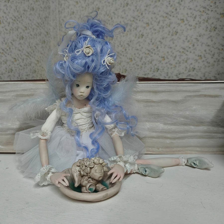 Muñeca sílfide Letea • Evaninas Muñeca con angelito de Evaninas.