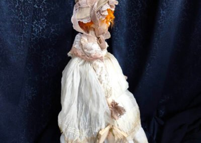Muñeca con vestido victoriano envejecido de Evaninas