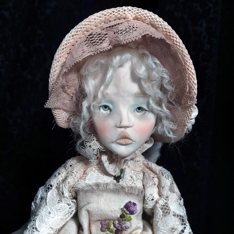 Muñeca con Poke Bonnet • Evaninas Muñeca con gorro poke bonnet de estilo victoriano de Evaninas