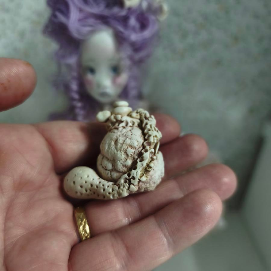 Muñeca sílfide Vania • Evaninas Perfumador decorativo de arcilla para muñeca Evaninas.