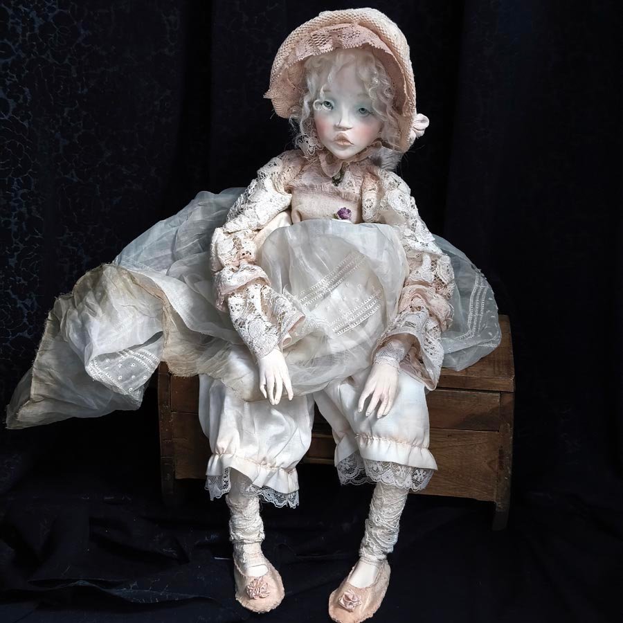 Muñeca con Poke Bonnet • Evaninas Muñeca con vestido victoriano hecha a mano por Evaninas