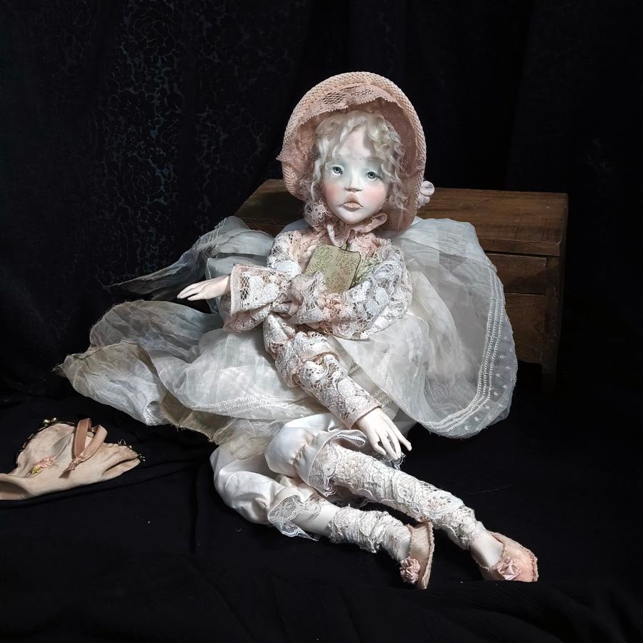 Muñeca con Poke Bonnet • Evaninas Muñeca articulada artesanal de Evaninas