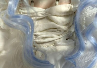 Vestido fruncido para muñeca de Evaninas.
