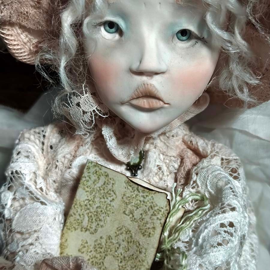 Muñeca con Poke Bonnet • Evaninas Cara de muñeca modelada en arcilla polimérica por Evaninas