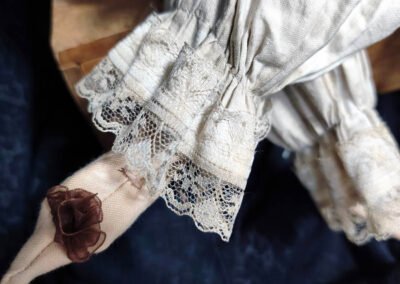 Zapatilla de tela victoriana para muñeca de Evaninas