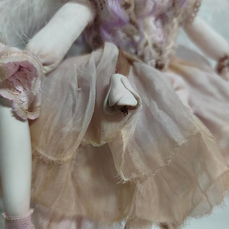 Muñeca sílfide Vania • Evaninas Rosas de arcilla para vestido de muñeca de Evaninas.