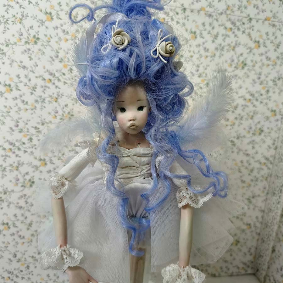 Muñeca sílfide Letea • Evaninas Muñeca artística con vestido blanco de Evaninas.