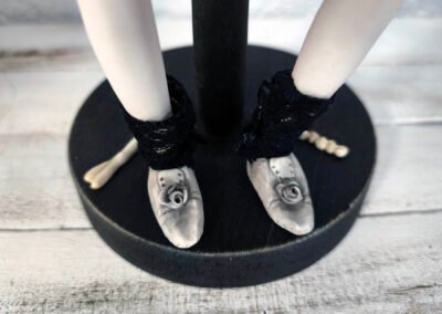 Zapatos de arcilla para muñeca modelados por Evaninas.