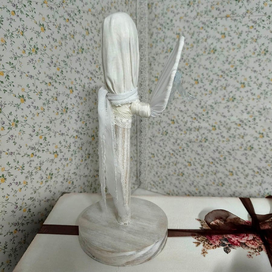 Muñeca sílfide Letea • Evaninas Soporte blanco para sílfide Letea de Evaninas.
