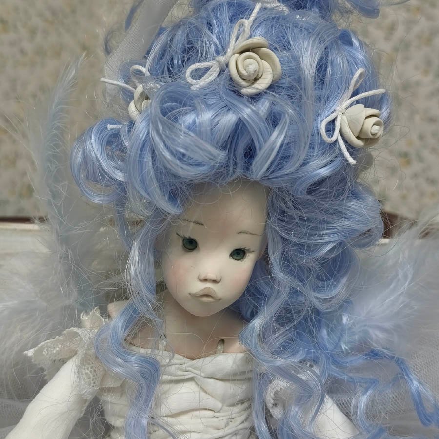 Muñeca sílfide Letea • Evaninas Muñeca artística sílfide con pelo azul de Evaninas.