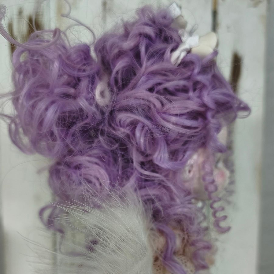 Muñeca sílfide Vania • Evaninas Muñeca con pelo violeta de Evaninas.