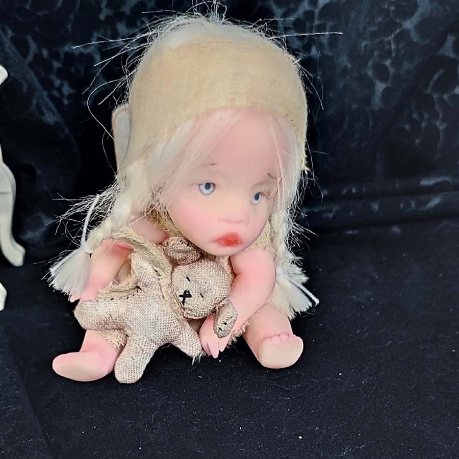 Muñeca de 12 cm. con osito viejo • Evaninas Muñeca de 12 cm. con osito viejo - Imagen 10