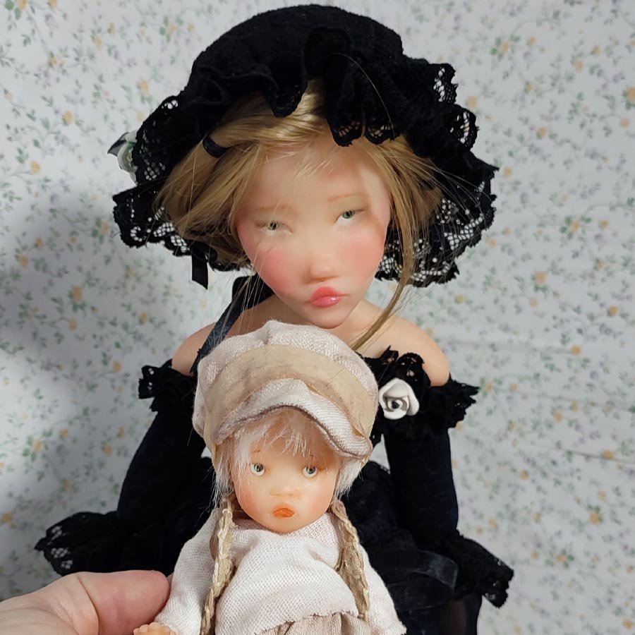 Muñeca Lenora de la colección El Invernadero Secreto. Hecha a mano por Evaninas.
