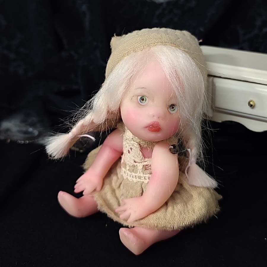 Muñeca de 12 cm. con espejo • Evaninas Muñeca de 12 cm. con espejo - Imagen 6