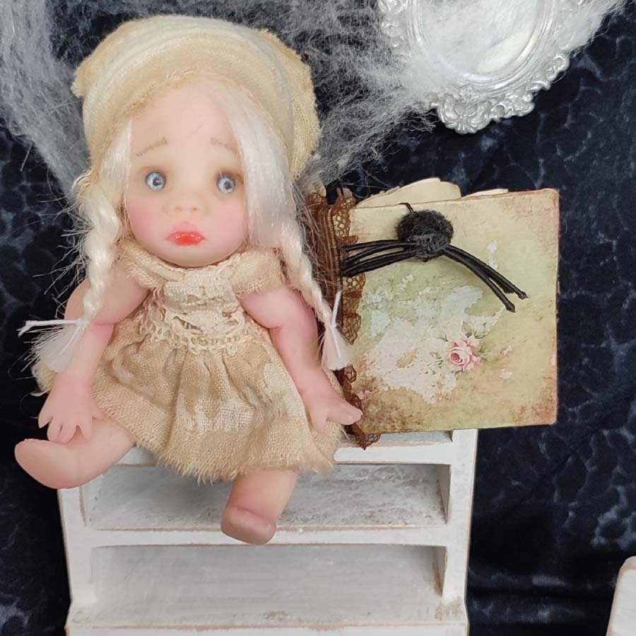 Muñeca de 12 cm. con araña • Evaninas Muñeca de 12 cm. con araña - Imagen 5