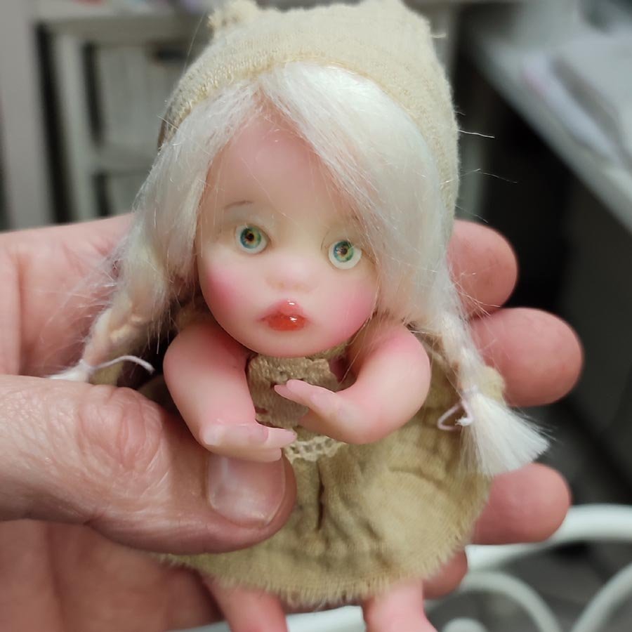 Muñeca de 12 cm. con espejo • Evaninas Muñeca de 12 cm. con espejo - Imagen 4