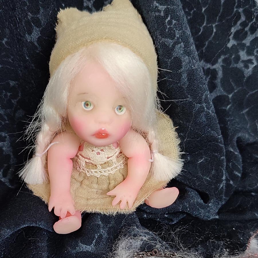Muñeca de 12 cm. con espejo • Evaninas Muñeca de 12 cm. con espejo - Imagen 3